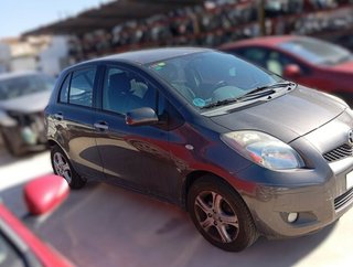 Toyota faro derecho yaris active 486124
