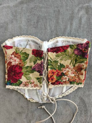 Corsetto floreale in stile vintage