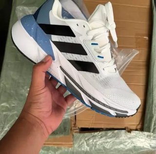 Botas deportivas Adidas blancas y azules