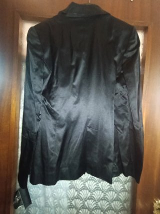 Americana Blazer negra satinada de Zara