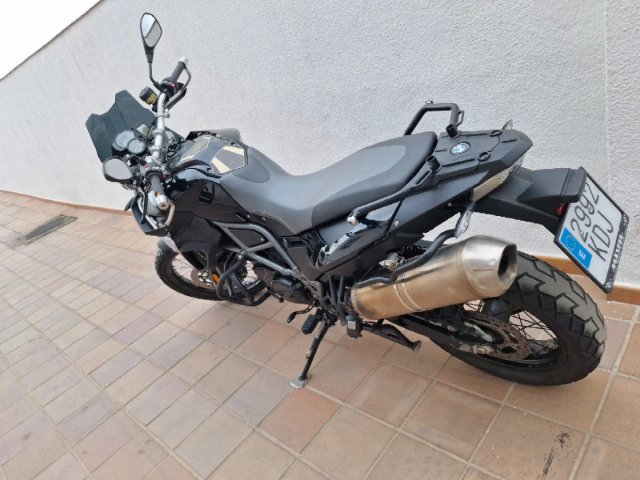 BMW F800GS Adventure Moto Negra y Plata