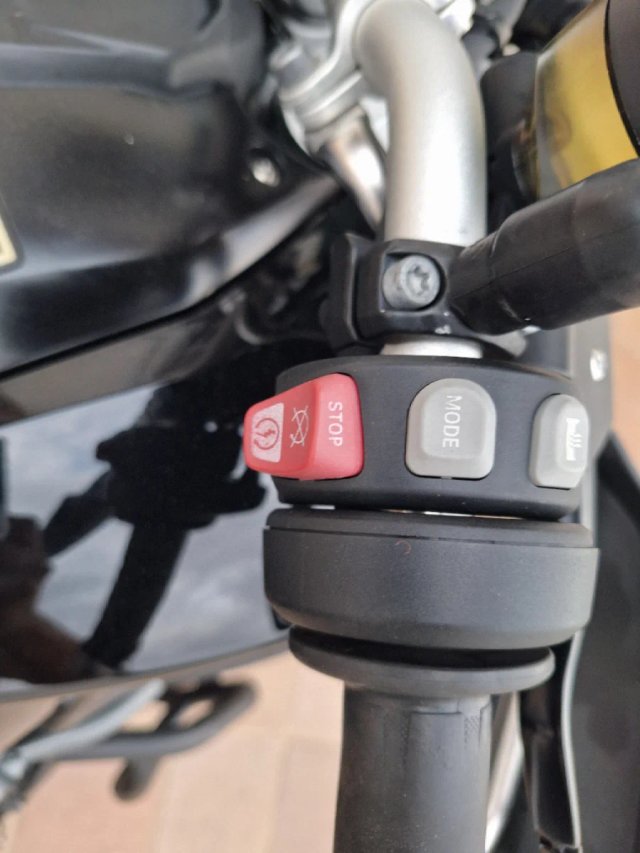 BMW F800GS Adventure Moto Negra y Plata