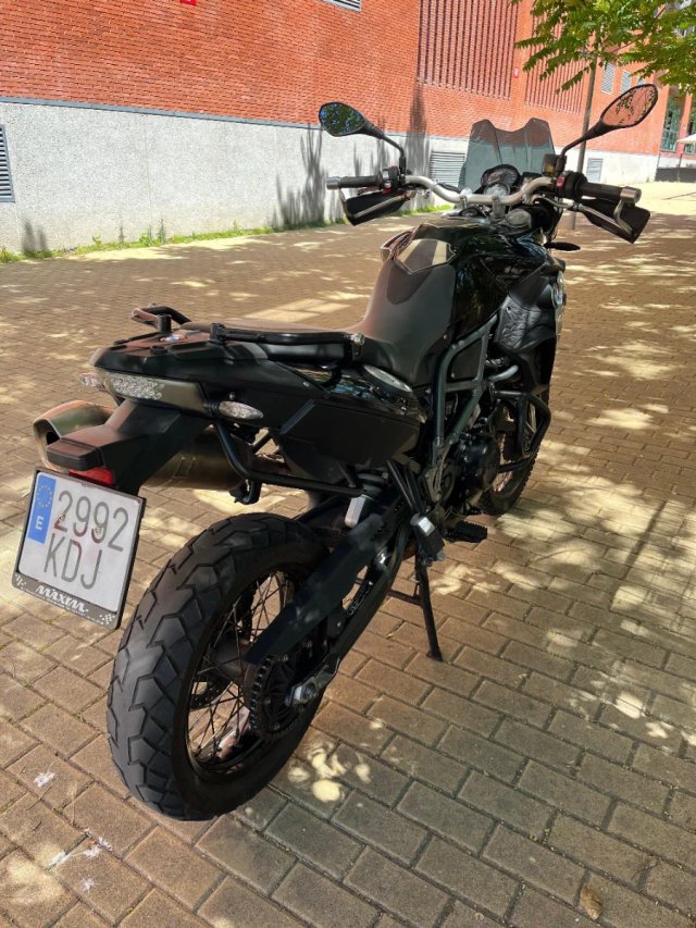 BMW F800GS Adventure Moto Negra y Plata