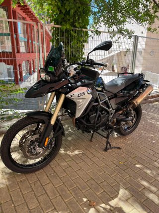BMW F800GS Adventure Moto Negra y Plata