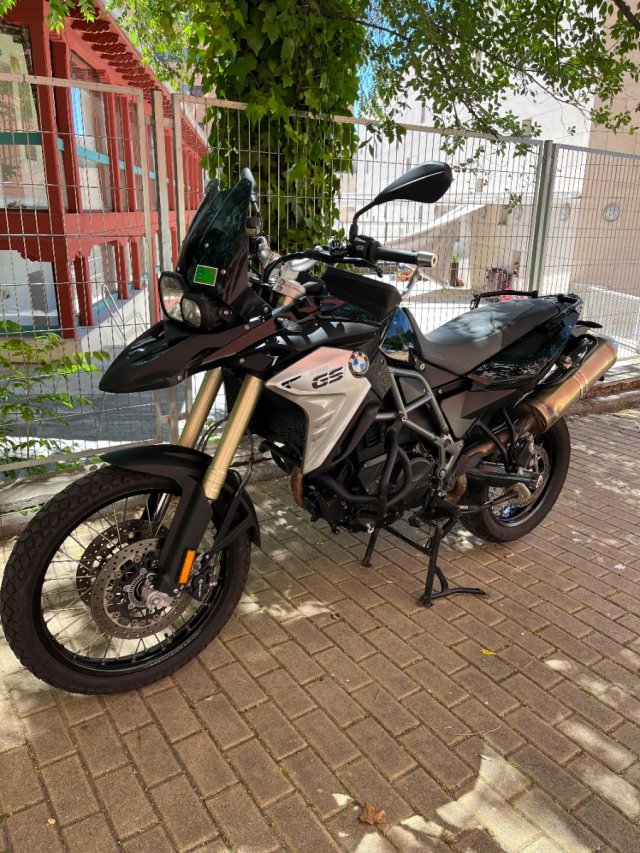 BMW F800GS Adventure Moto Negra y Plata