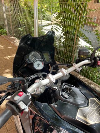 BMW F800GS Adventure Moto Negra y Plata