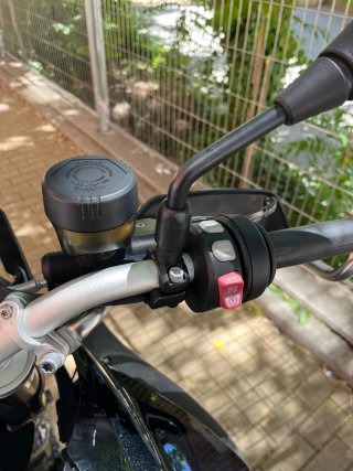 BMW F800GS Adventure Moto Negra y Plata
