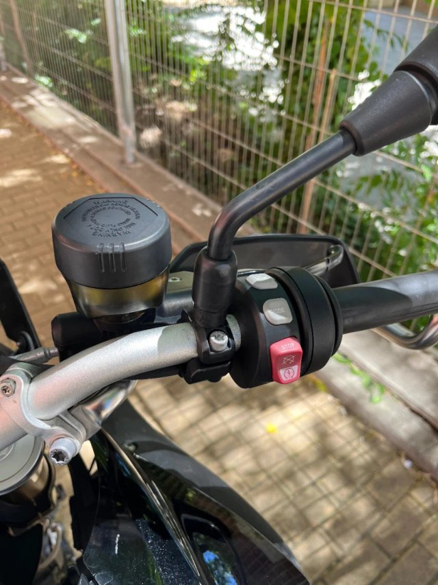 BMW F800GS Adventure Moto Negra y Plata