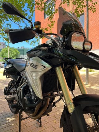 BMW F800GS Adventure Moto Negra y Plata