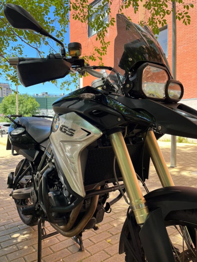 BMW F800GS Adventure Moto Negra y Plata