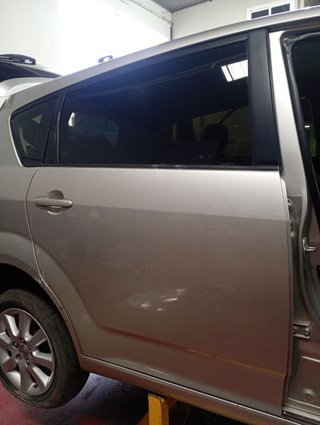 PUERTA TRASERA DERECHA Toyota Corolla Verso (R1)(2004->)