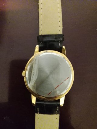 Reloj Quartz Japonés Negro y Dorado