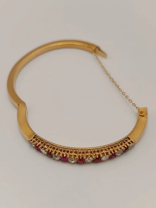 Brazalete de Oro 18k con Rubíes y Diamantes.