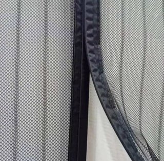 2x MAGNETIC SCREEN DOOR (125 cm. x 200 cm.)