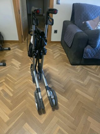 Andador plegable Rehasense casi nuevo