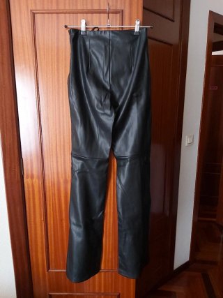 Bershka pantalones rockeros con cordones S amplia