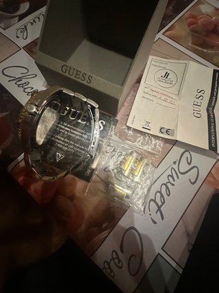 Reloj Guess Dorado y Plateado