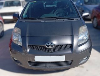Toyota puerta delantera derecha yaris 486161