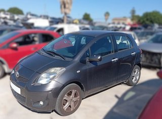 Toyota puerta delantera derecha yaris 486161