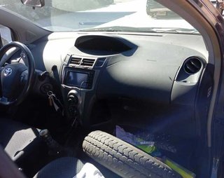 Toyota puerta delantera derecha yaris 486161