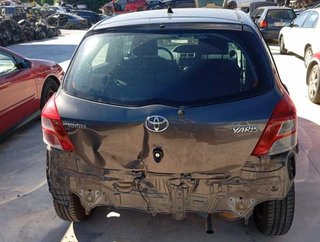 Toyota puerta delantera derecha yaris 486161
