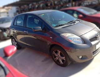 Toyota puerta delantera derecha yaris 486161