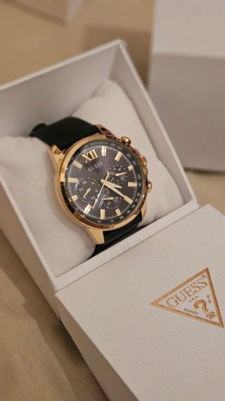 Reloj Guess Negro y Dorado