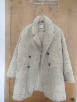 Abrigo pelo beige Stradivarius Talla M