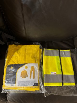 Glovo: Mochila, chubasquero y chaleco