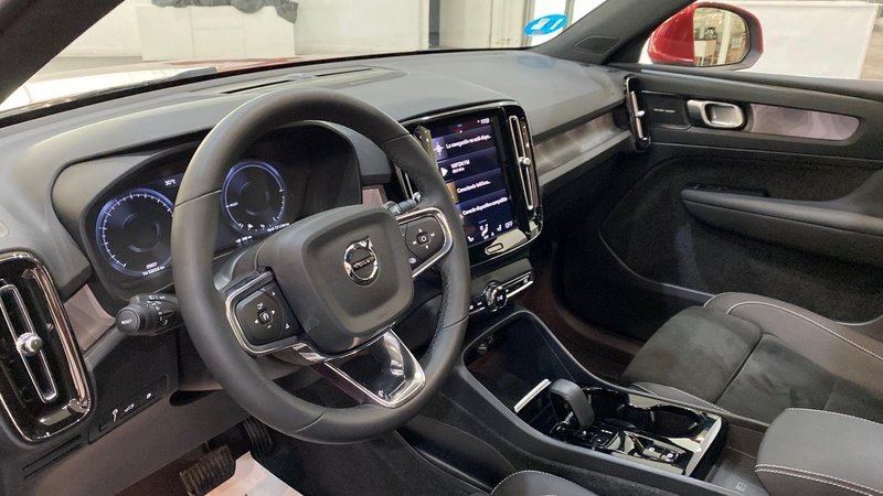Volvo XC40 2024, foto 5