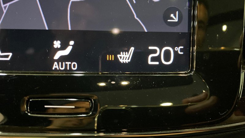 Volvo XC40 2024, foto 17