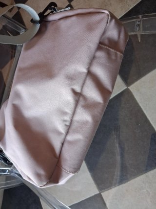 Borsa a tracolla rosa e argento
