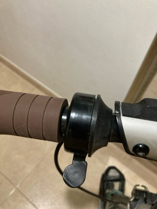 Patinete no eléctrico gris