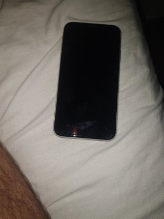 iPhone 11 bianco schermo rotto da riparare a 30€