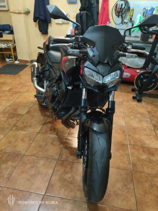 Kawasaki Z650 Negra y Roja