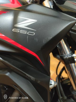 Kawasaki Z650 Negra y Roja