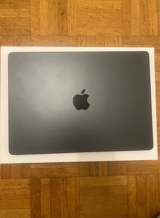 MacBook Pro M5 1TB + Magic mouse