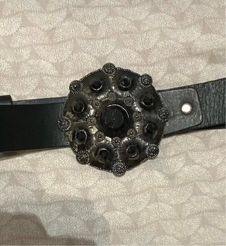 Cintura pelle nera con rosone pietre