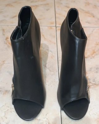 Botines Tacón Peep Toe con Cremallera Negra