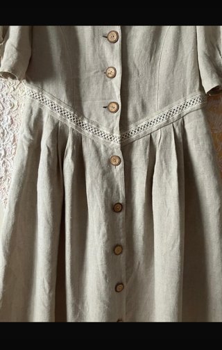 Vestito in lino beige con tasche