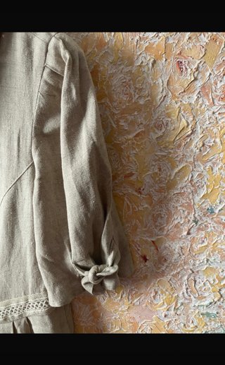 Vestito in lino beige con tasche