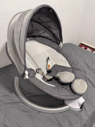 Mecedor infantil con mando