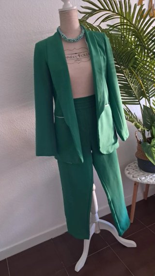 Conjunto traje verde