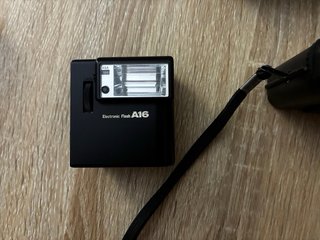 Olympus XA con Flash A16 y estuche