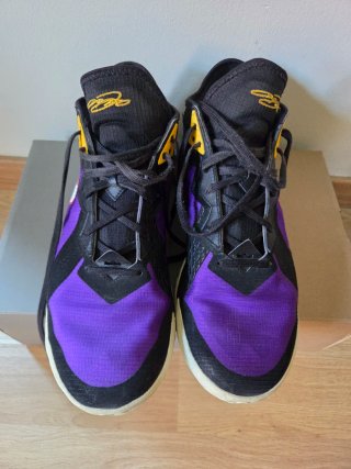Zapatillas Nike LeBron XVIII Low.
