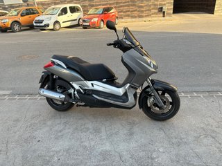 Yamaha Xmax 250 -
