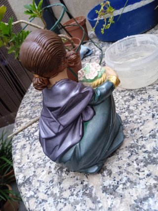 Figura de escayola pintada a mano