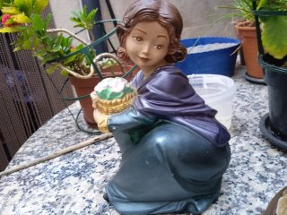 Figura de escayola pintada a mano
