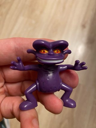 Figura Danone Virus Morado