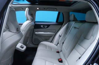 Volvo V60 2.0 B5 (G) AWD Cross Country Pro AUTO